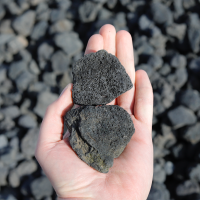 Lava schwarz Gabionensteine 30/90mm 20kg Paket